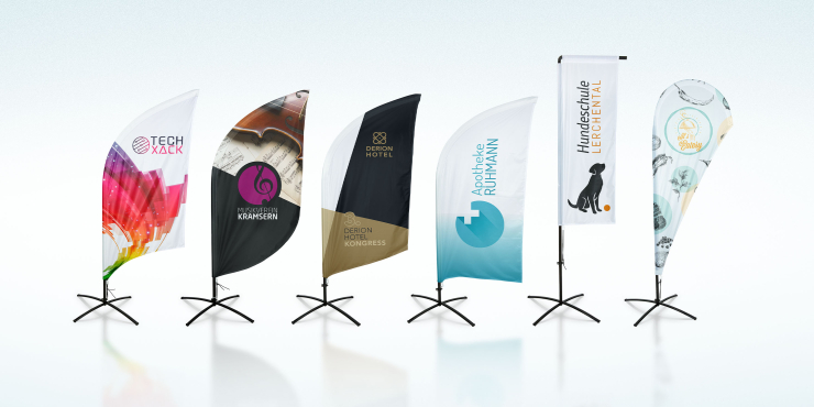 verschiedene bedruckte Beachflags