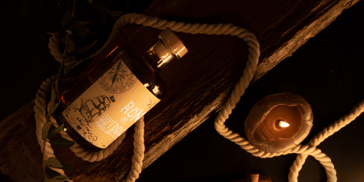 Rumflasche mit bedrucktem Etikett