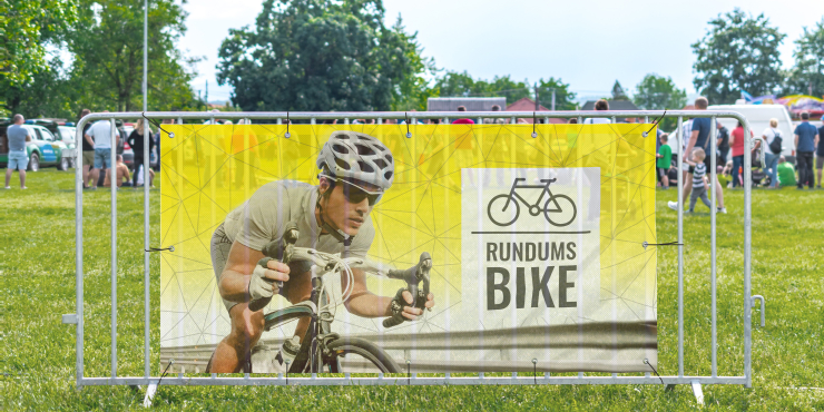 Absperrblende hängt an einem Zaun