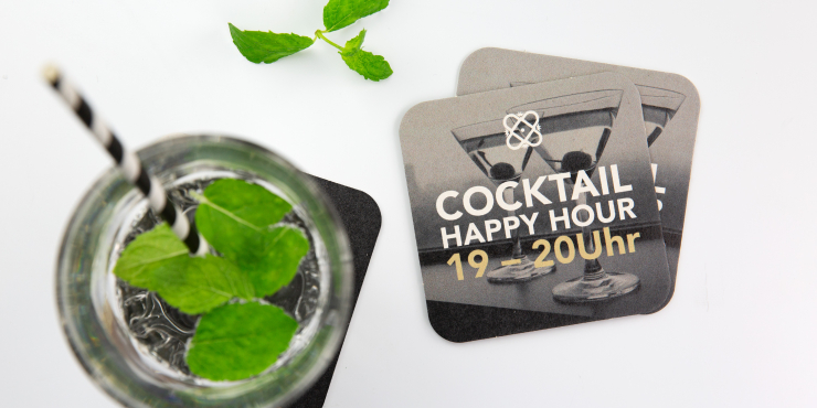 Bierdeckel mit schön zubereitetem Getränk