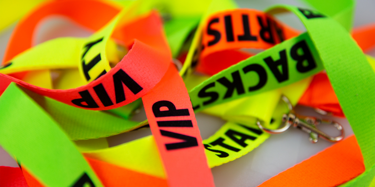 Neon-Lanyards in verschiedenen Farben