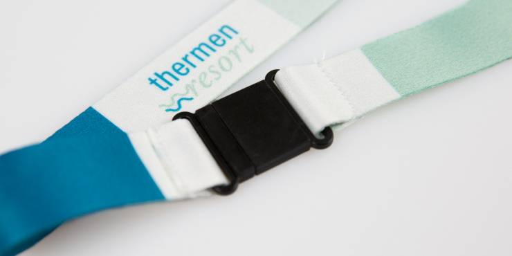Lanyard-zwei-Haken_Sicherheitsverschluss auf weißem Hintergrund