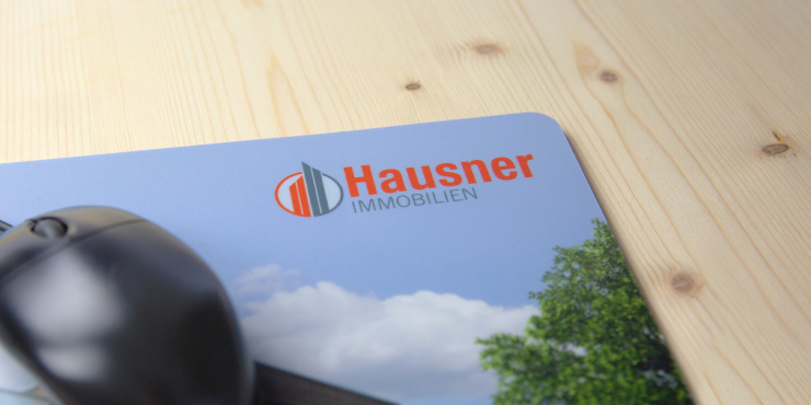 Mousepads aus Kunststoff mit Holzhintergrund