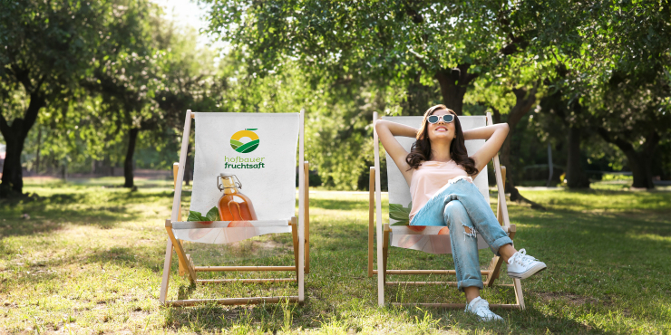 Sitzmöbel in einem Garten