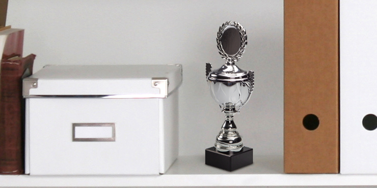 Silberner Pokal in Königsapfelform