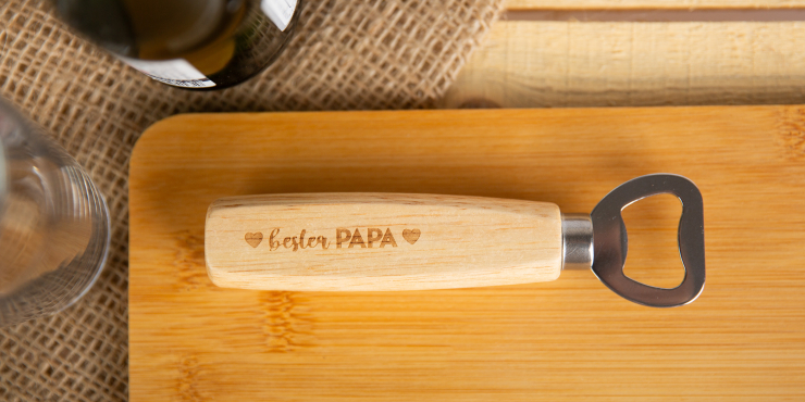 Holz-Flaschenöffner mit individueller Gravur