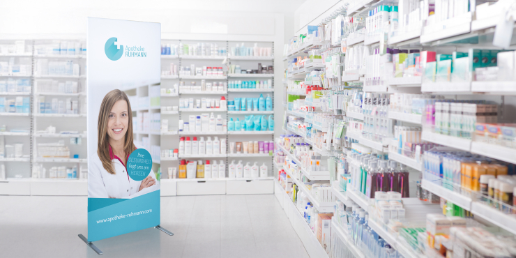 Bestpreis Zipper Display steht in einem Geschäftsraum