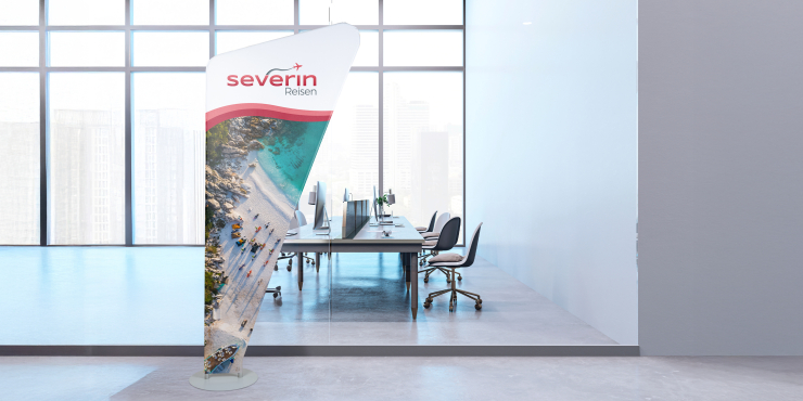 Zipper Display Triangle steht in einem Büro