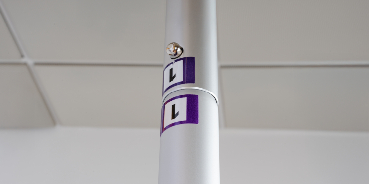 Nahaufnahme des Zipper Banner Wand gebogen Leersystems