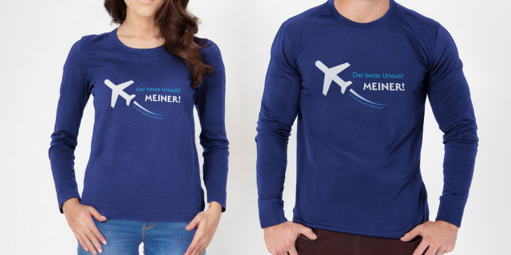 Zwei Personen tragen das gleiche basic T-Shirt bedruckt mit einem Slogan
