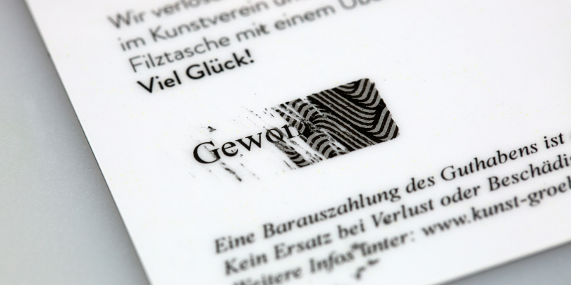 bedruckte Plastikkarte mit Rubbelfeld